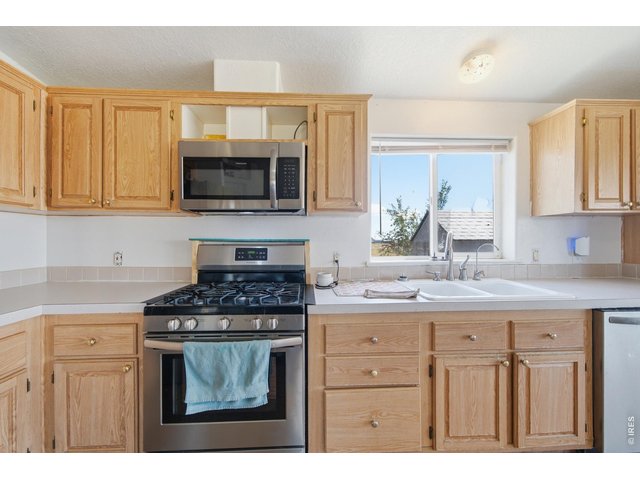 Property Photo 16 Gas range oven, treat the chef in you!
