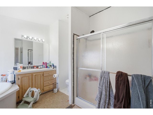 Property Photo 26 5 piece primary bath.