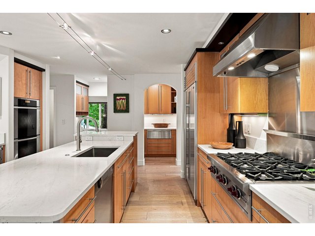 Property Photo 10 Miele Double Oven and Wolf Gas Cooktop