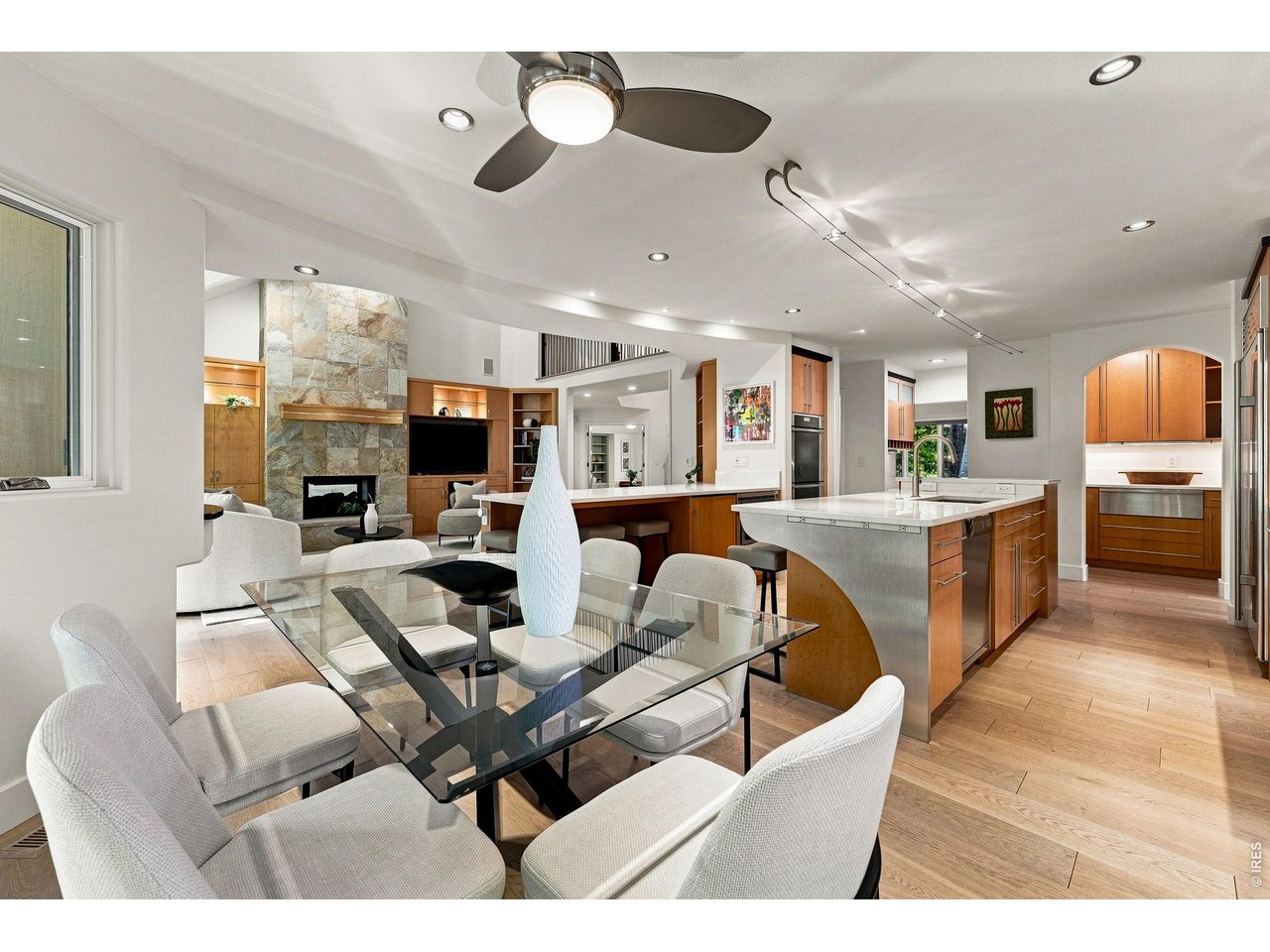 Property Photo 12 Eat in Dining Area
