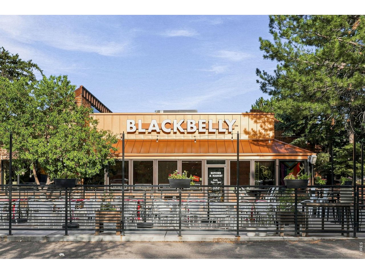 Property Photo 46 Close to your favorite restaurants