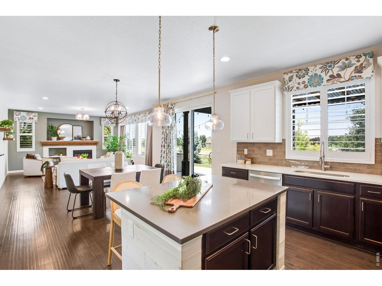 Property Photo 21 Island with breakfast bar