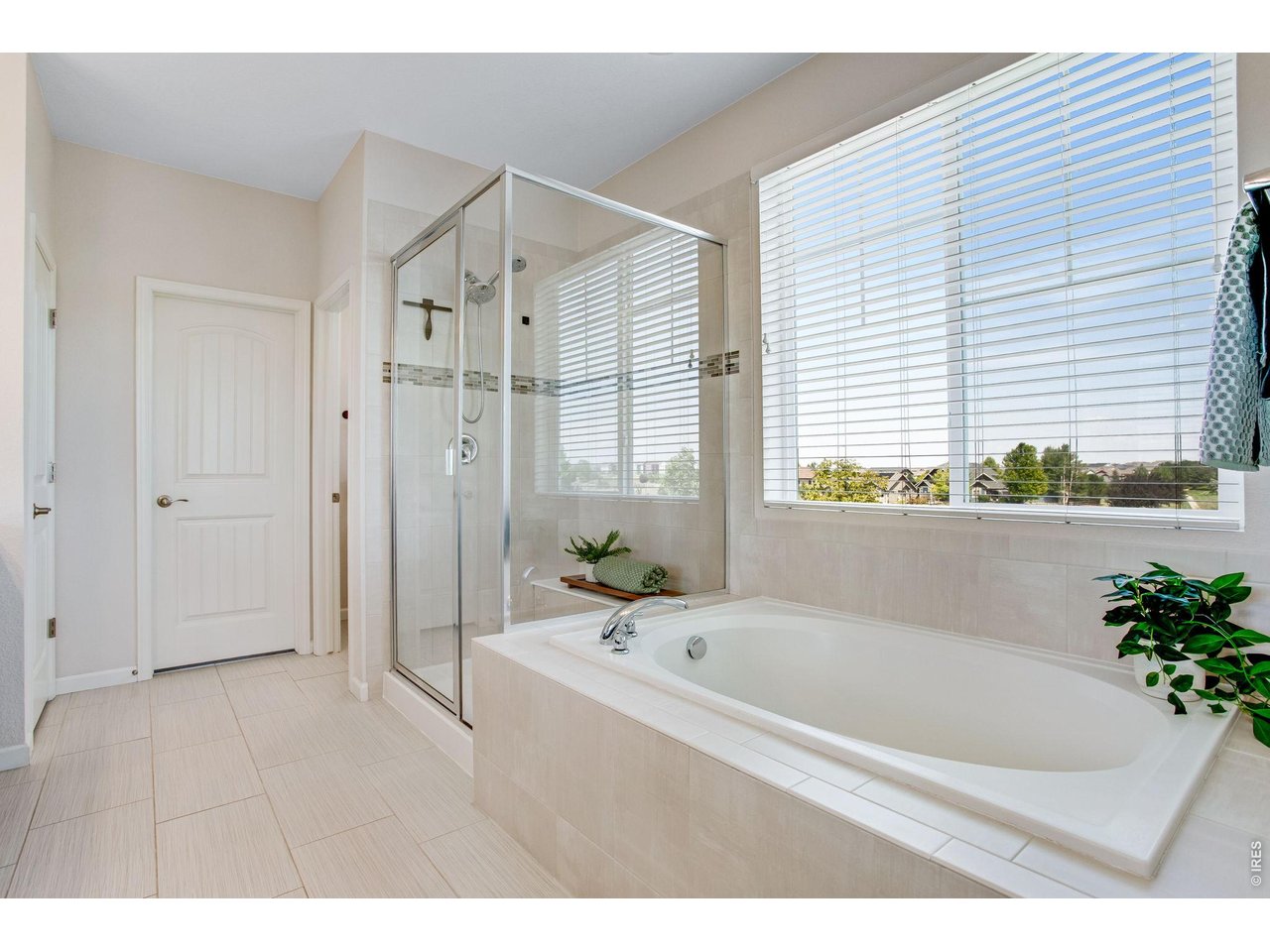 Property Photo 33 Primary bedroom bath