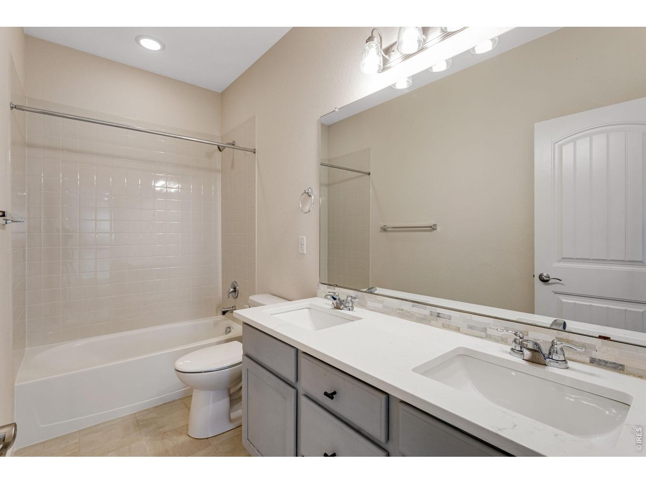 Property Photo 35 Full bath up