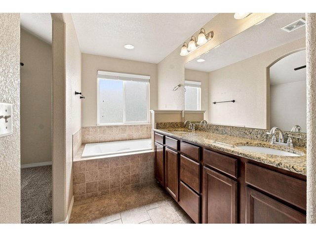 Property Photo 21 Primary Bathroom