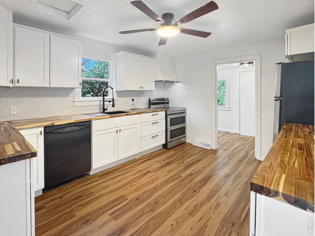 Property Photo 9 Kitchen