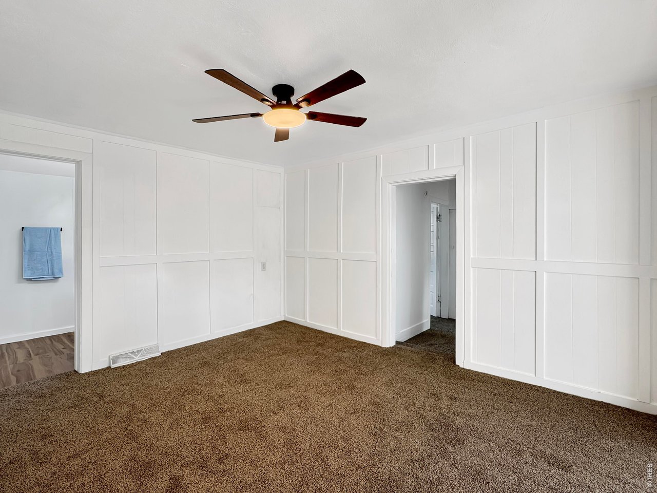 Property Photo 5 Living room