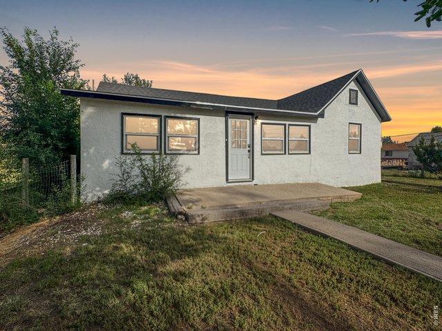 Property Photo 1 504 N 6th Ave
