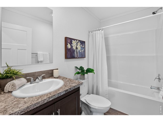 Property Photo 21 Guest Bathroom