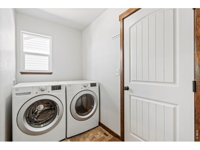 Property Photo 25 Washer and dryer are included