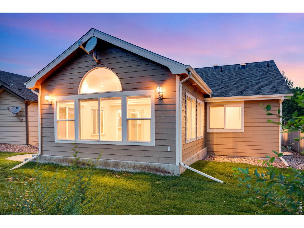 Property Photo 5 All season sunroom with southern exposure