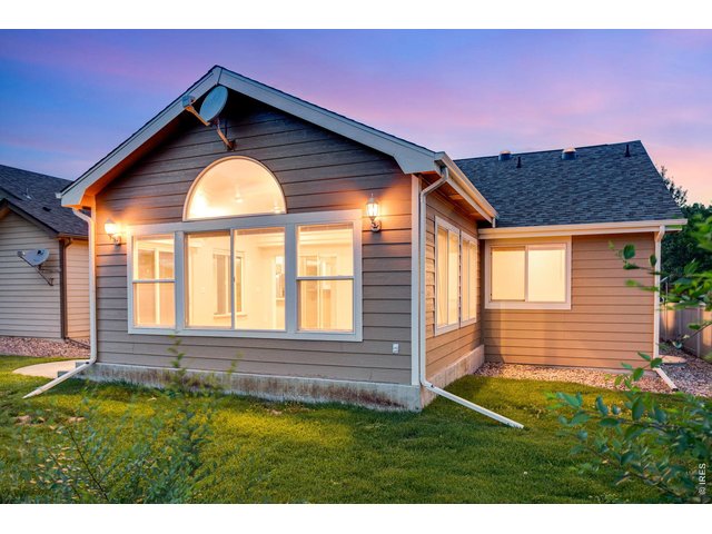 Property Photo 5 All season sunroom with southern exposure