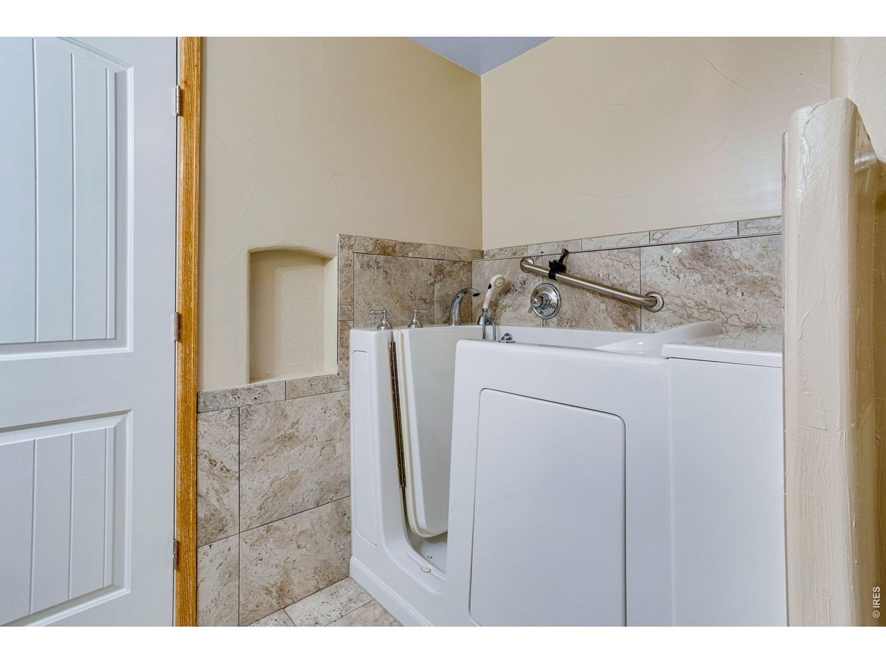Property Photo 31 Walk-in Tub with hand bar