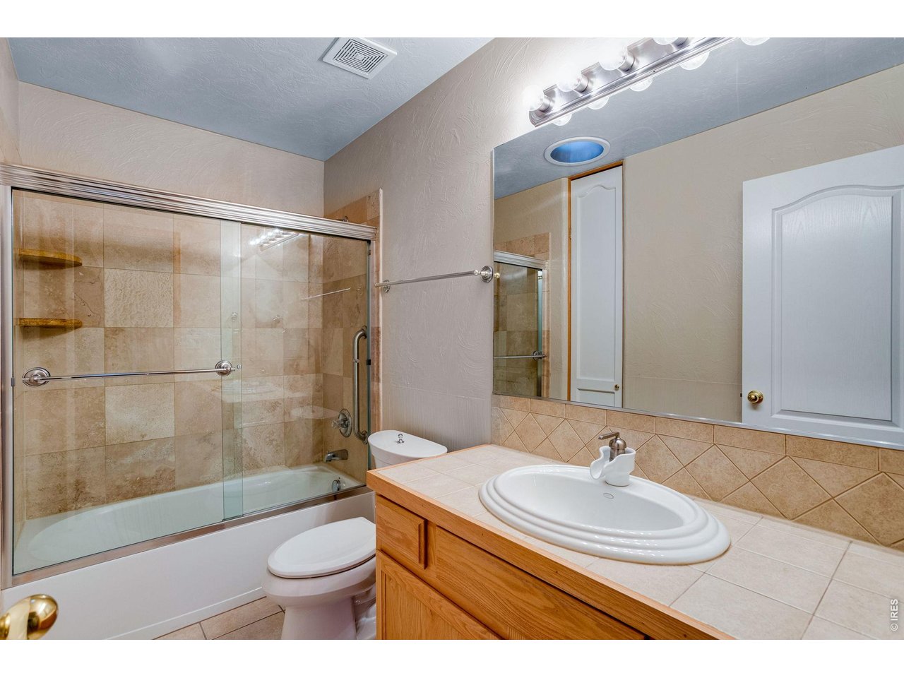 Property Photo 32 Guest full bath on main level