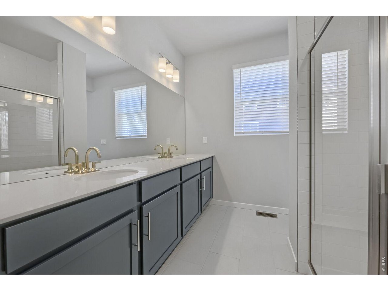 Property Photo 21 primary bath
