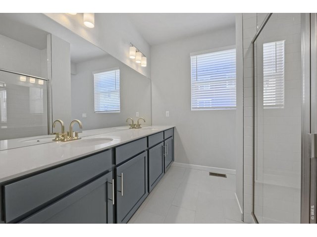 Property Photo 21 primary bath