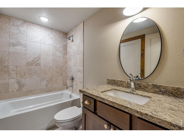 Property Photo 16 Second full bathroom with tiled shower/tub.