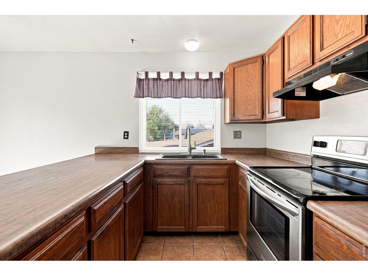 Property Photo 14 Eat in Kitchen