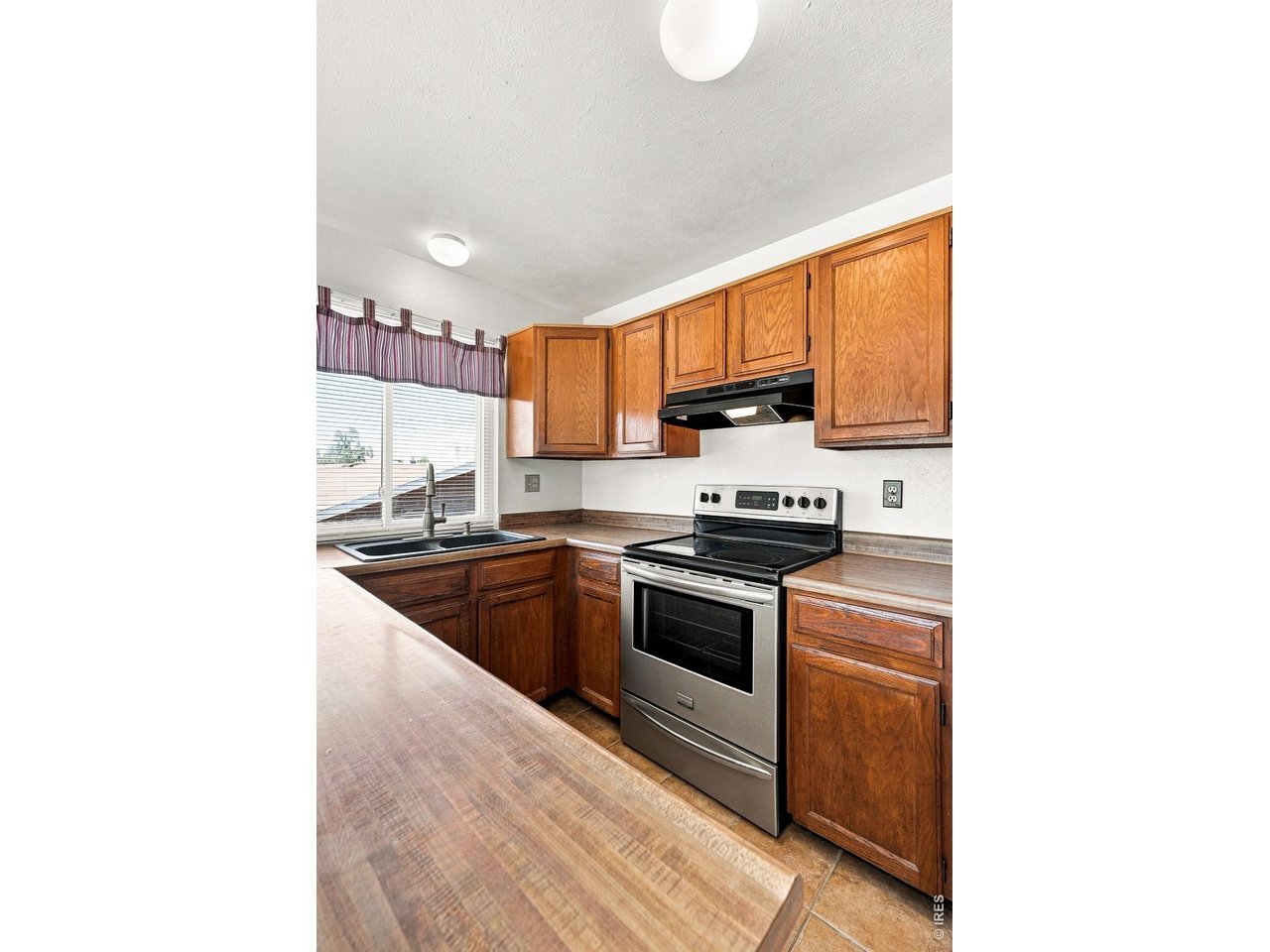 Property Photo 13 Eat in Kitchen