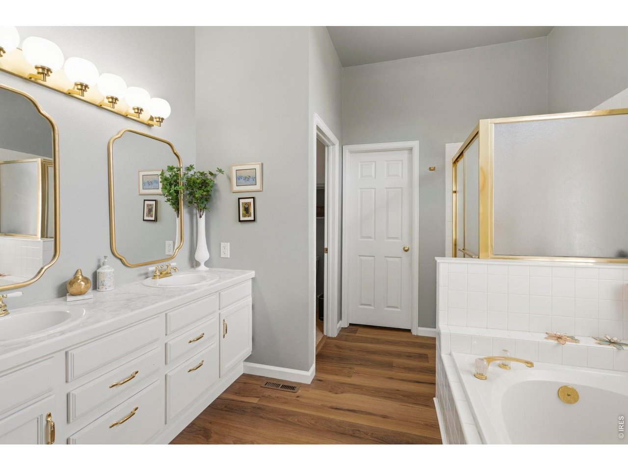Property Photo 16 Master 5-piece bathroom.
