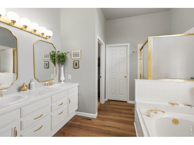 Property Photo 16 Master 5-piece bathroom.