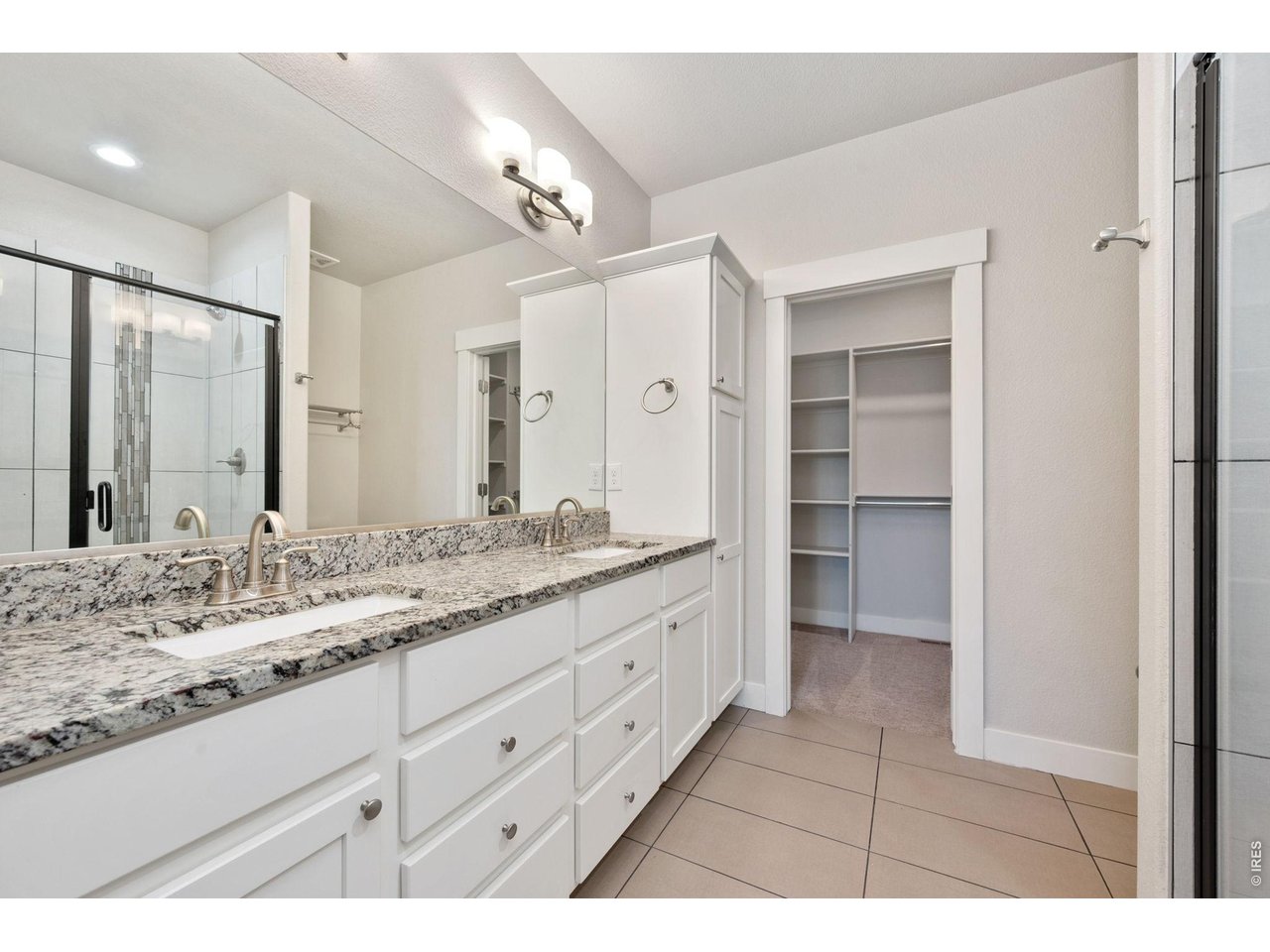 Property Photo 16 Four piece ensuite primary bathroom and walk in closet.