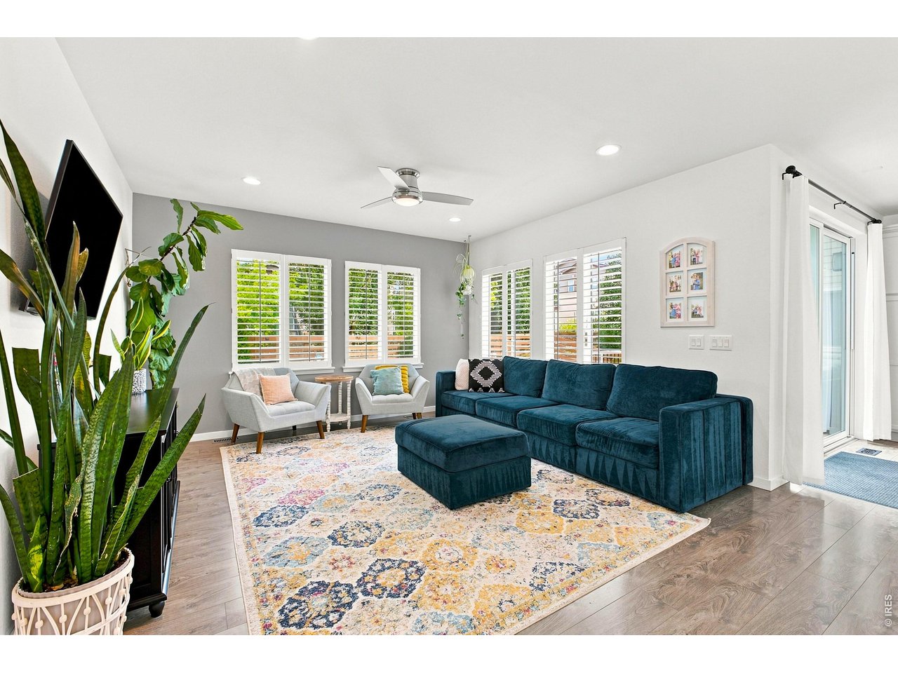 Property Photo 12 Airy Living Room