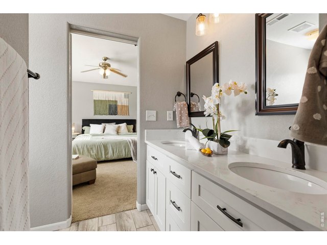Property Photo 22 Luxurious primary ensuite