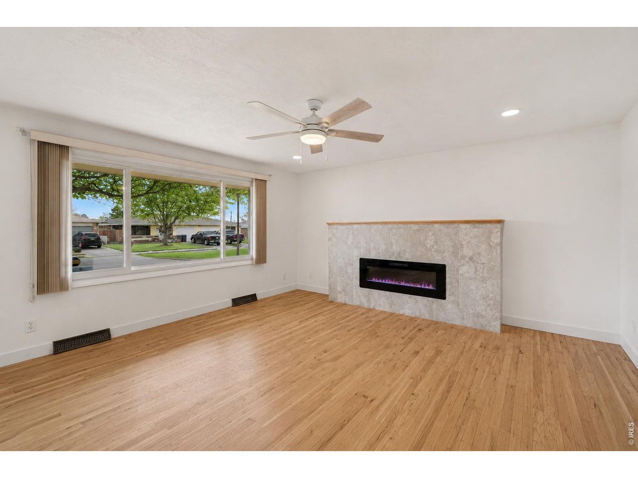 Property Photo 3 Living Room