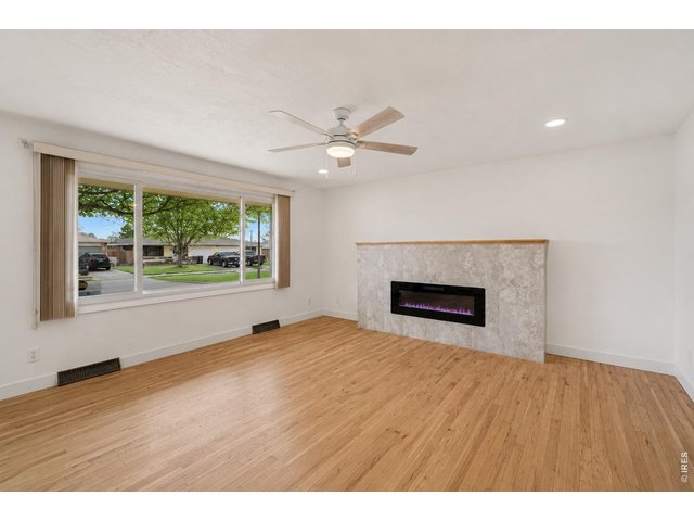Property Photo 3 Living Room