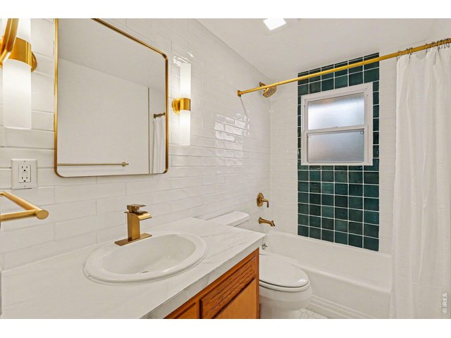 Property Photo 10 2nd bath