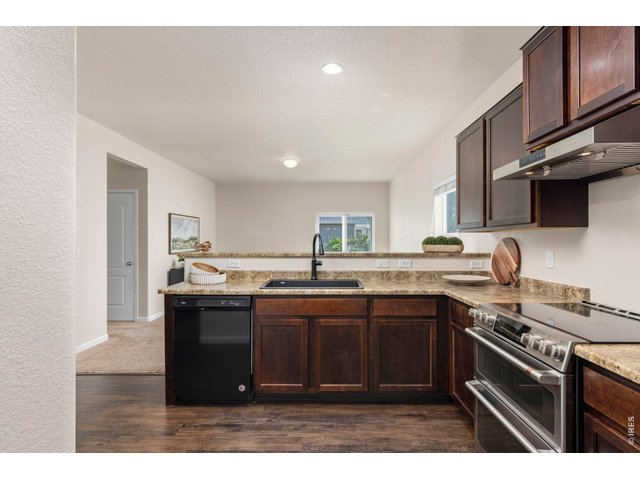 Property Photo 10 Kitchen