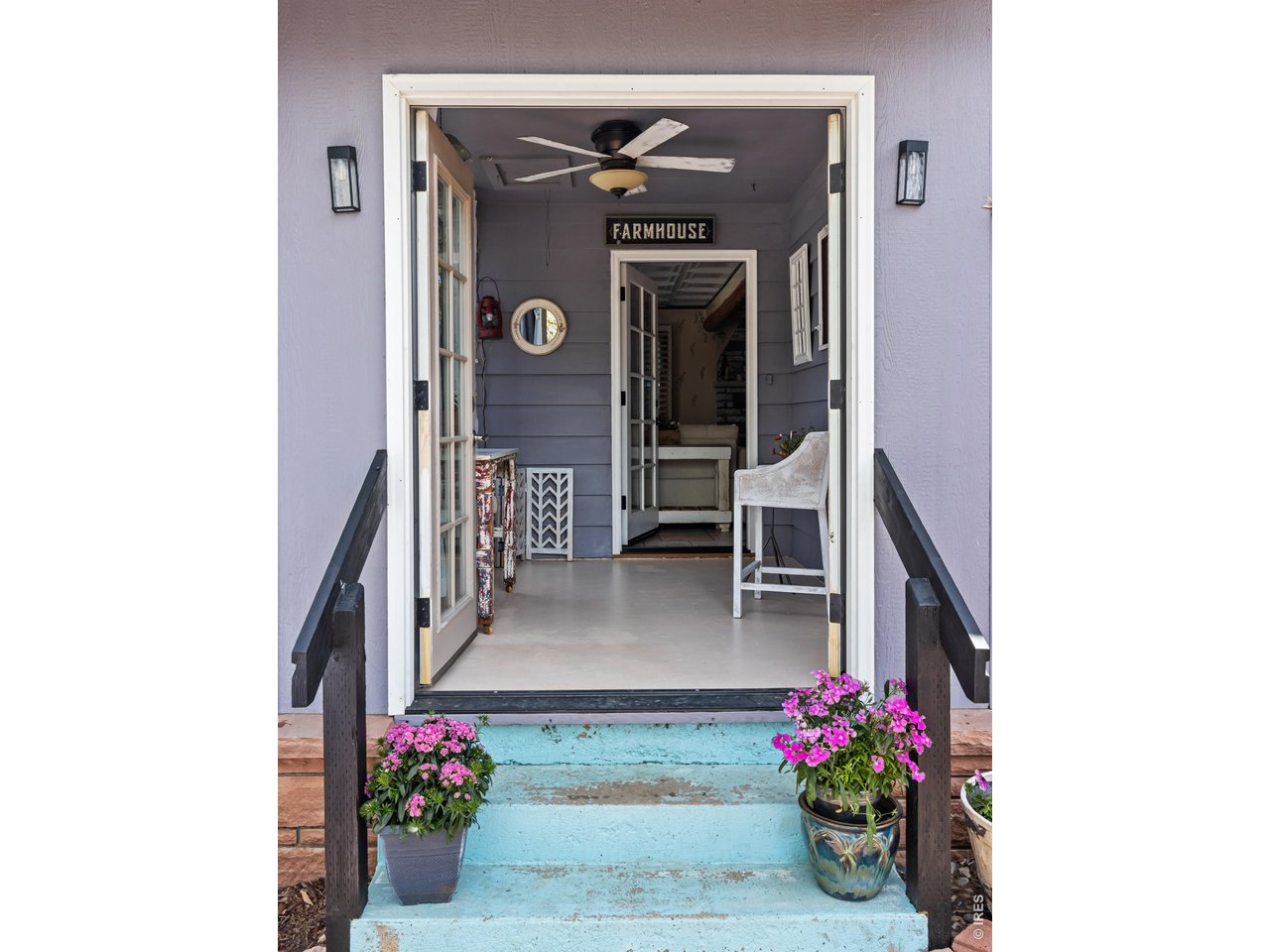 Property Photo 2 Come on in!  Welcome to this chic home!
