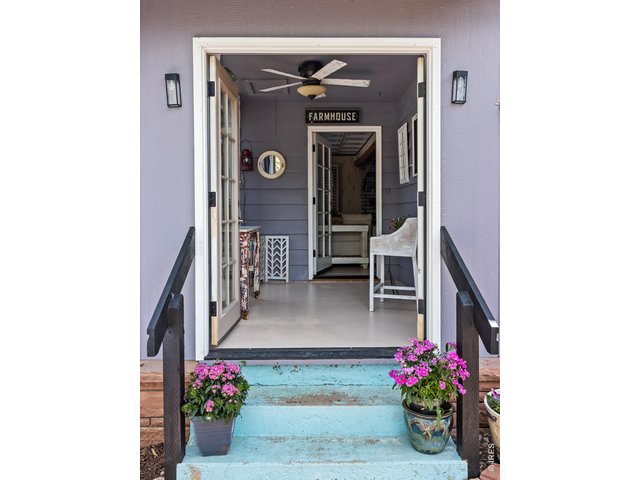Property Photo 2 Come on in!  Welcome to this chic home!