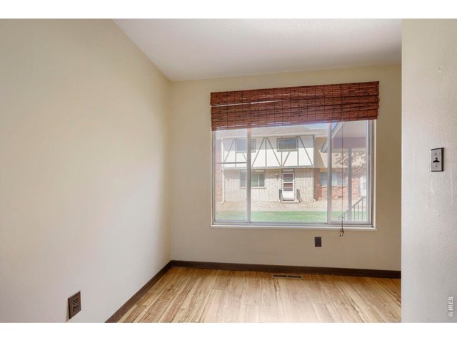 Property Photo 6 Dining area in kitchen