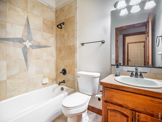 Property Photo 20 Main floor bathroom