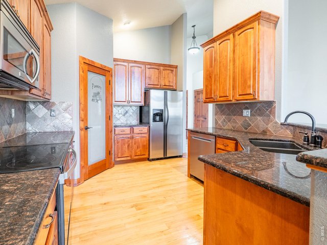 Property Photo 26 Stainless steel appliances