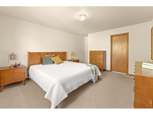 Property Photo 11 Large Primary Bedroom