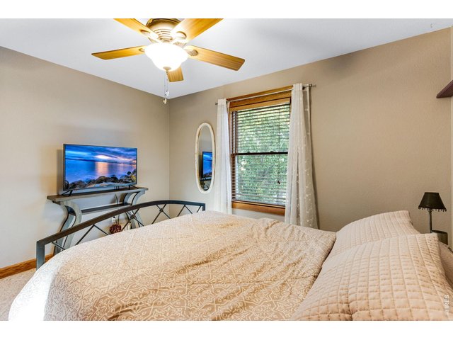 Property Photo 34 Upper level secondary bedrooms, all 5 Bedrooms have a walk-in closet!