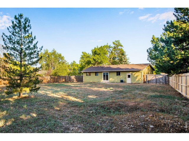 Property Photo 2 Spacious backyard. .33 acre lot, located in a Cul-De-Sac is hard to find.