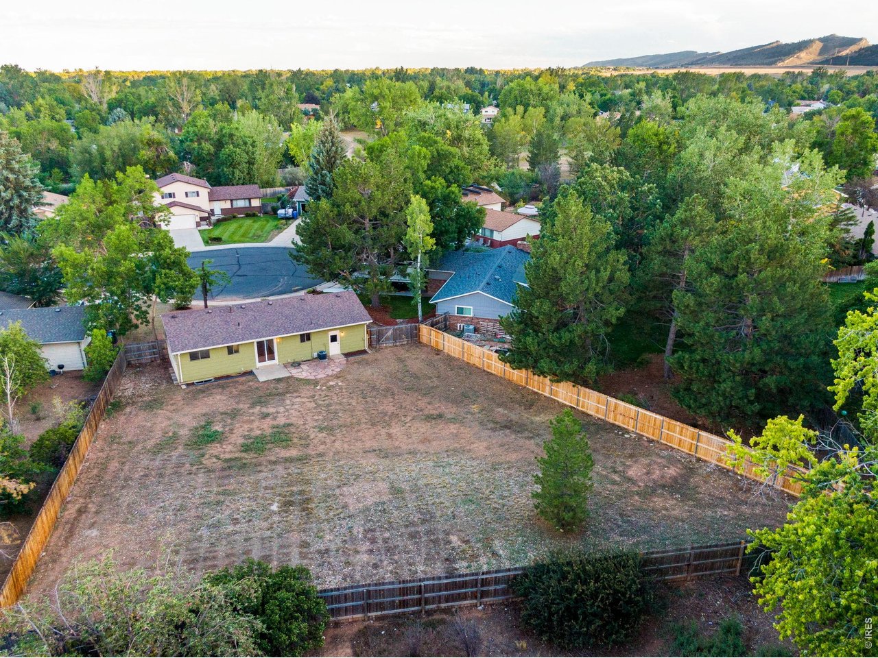Property Photo 7 .33-acre lot w/ mature landscaping, cul-de-sac privacy & southern exposure for plenty of natural snow melt.