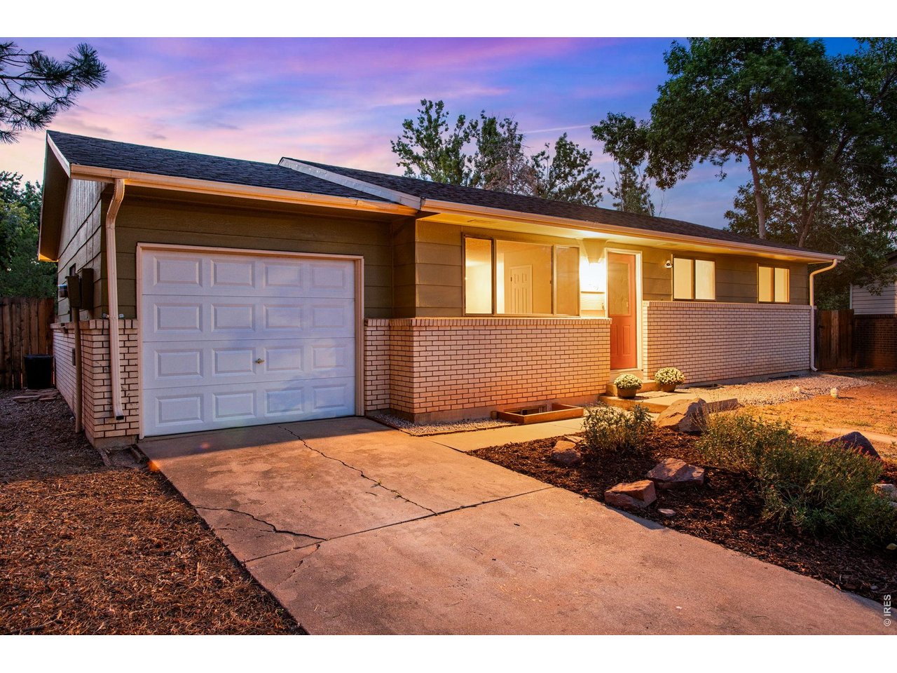 Property Photo 1 NO METRO TAX! NO HOA! Spacious 4-bedroom, 2-bath ranch style home on a large fenced lot!