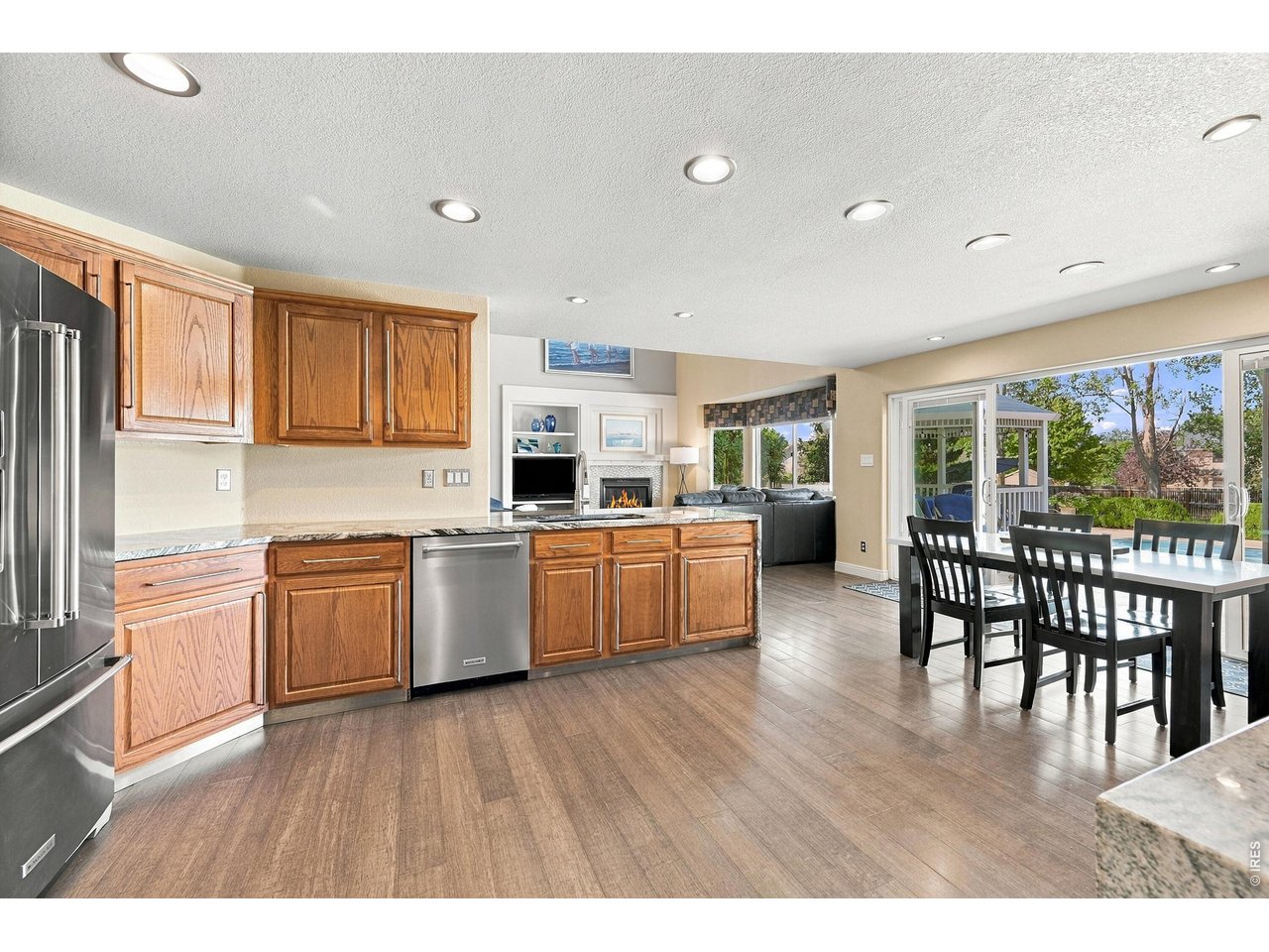 Property Photo 11 Stainless steal appliances
