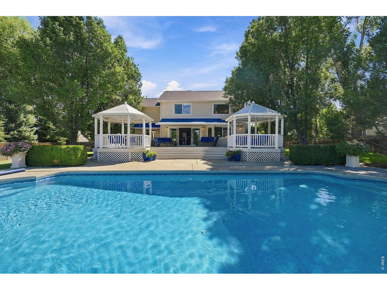 Property Photo 38 Entertainers delight!