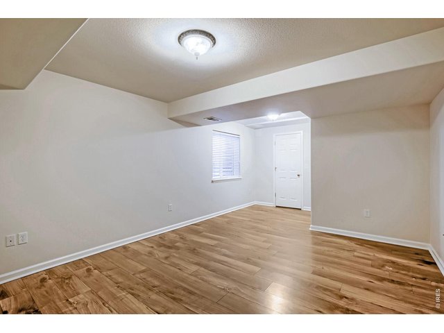 Property Photo 23 Garden level basement bedroom with en suite bathroom and walk in closet