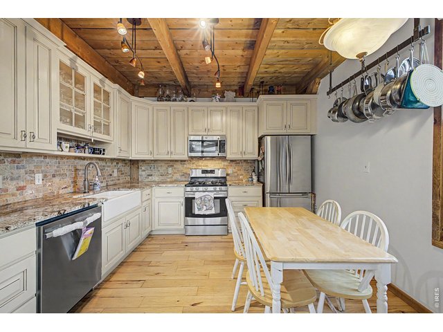 Property Photo 10 Kitchen