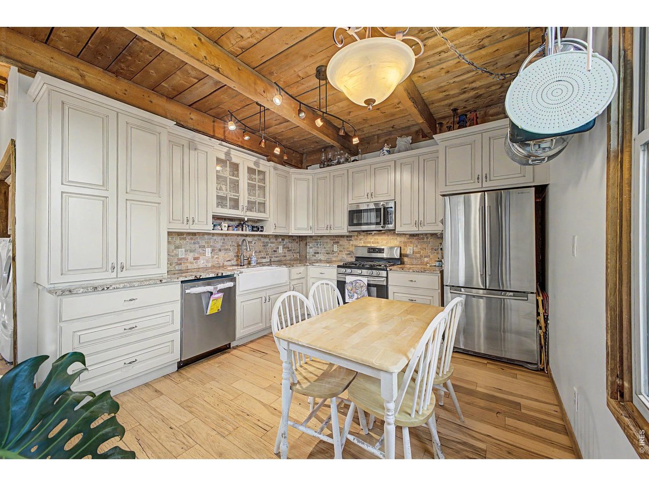 Property Photo 9 Kitchen