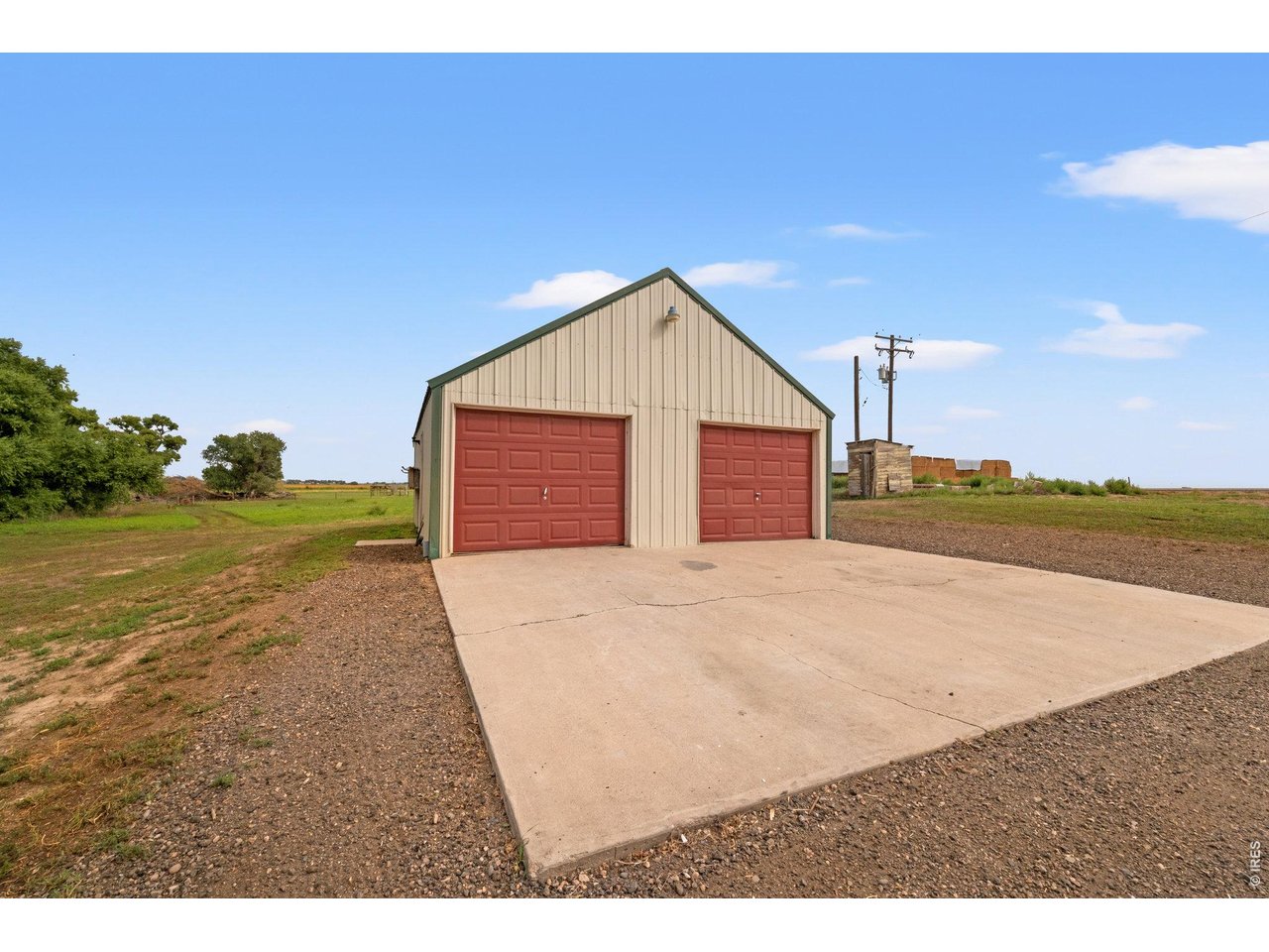 Property Photo 44 720 Squ Ft Shop