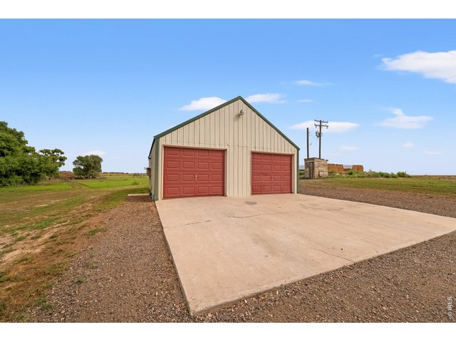 Property Photo 44 720 Squ Ft Shop