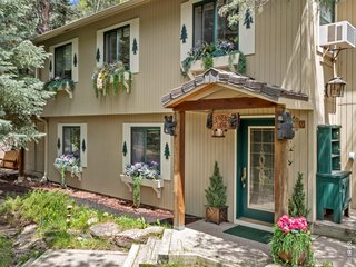 189 Fishermans Ln Glen Haven, CO 80532